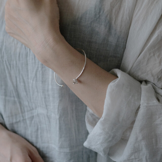 三角 緑水晶 天然石 バングル シルバー925 | iichi 日々の暮らしを