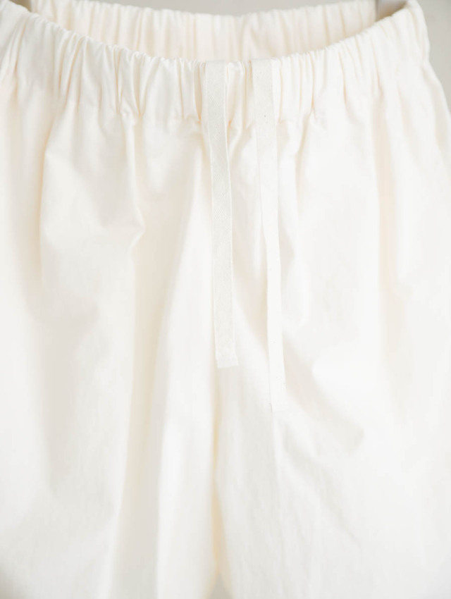 Yoli ヨリ｜コットンテーパードパンツ（ホワイト）