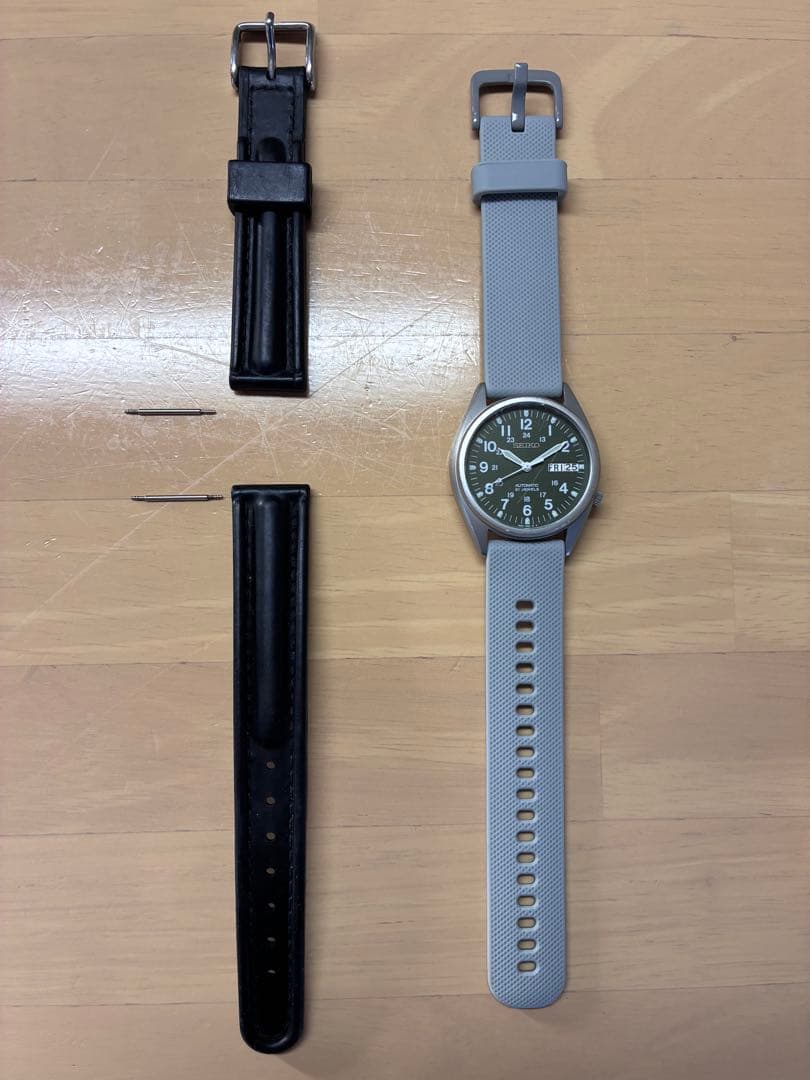 SEIKO 自動巻き時計 ミリタリー風　デイデイト 7S26 - 1684 セイコー 自動巻き 腕時計 SEIKO 緑文字盤 裏スケ 7S26 00D0 グリーン